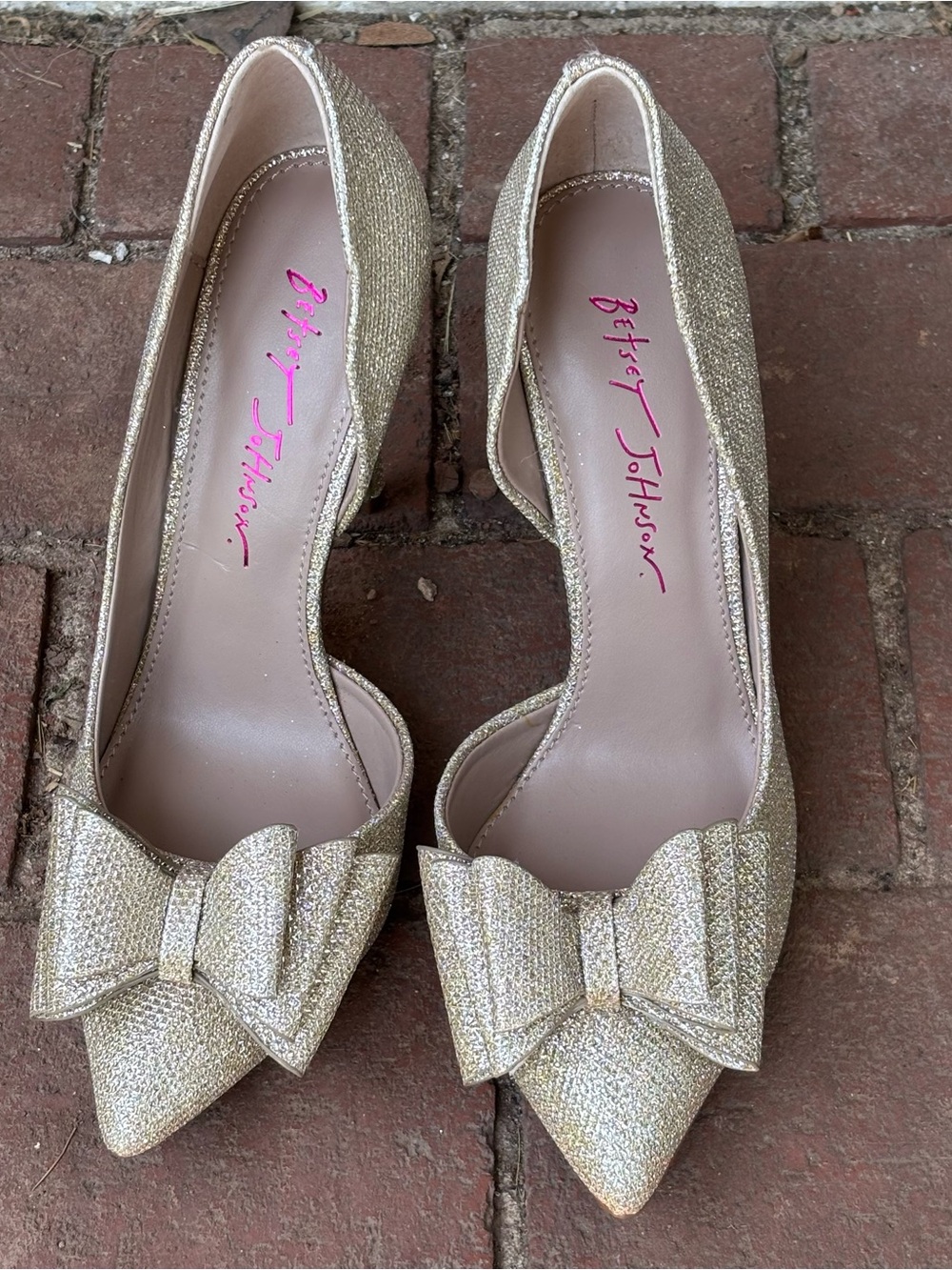 Betsey Johnson Glitter Gold Pointed Bow Pumps - Size 7M